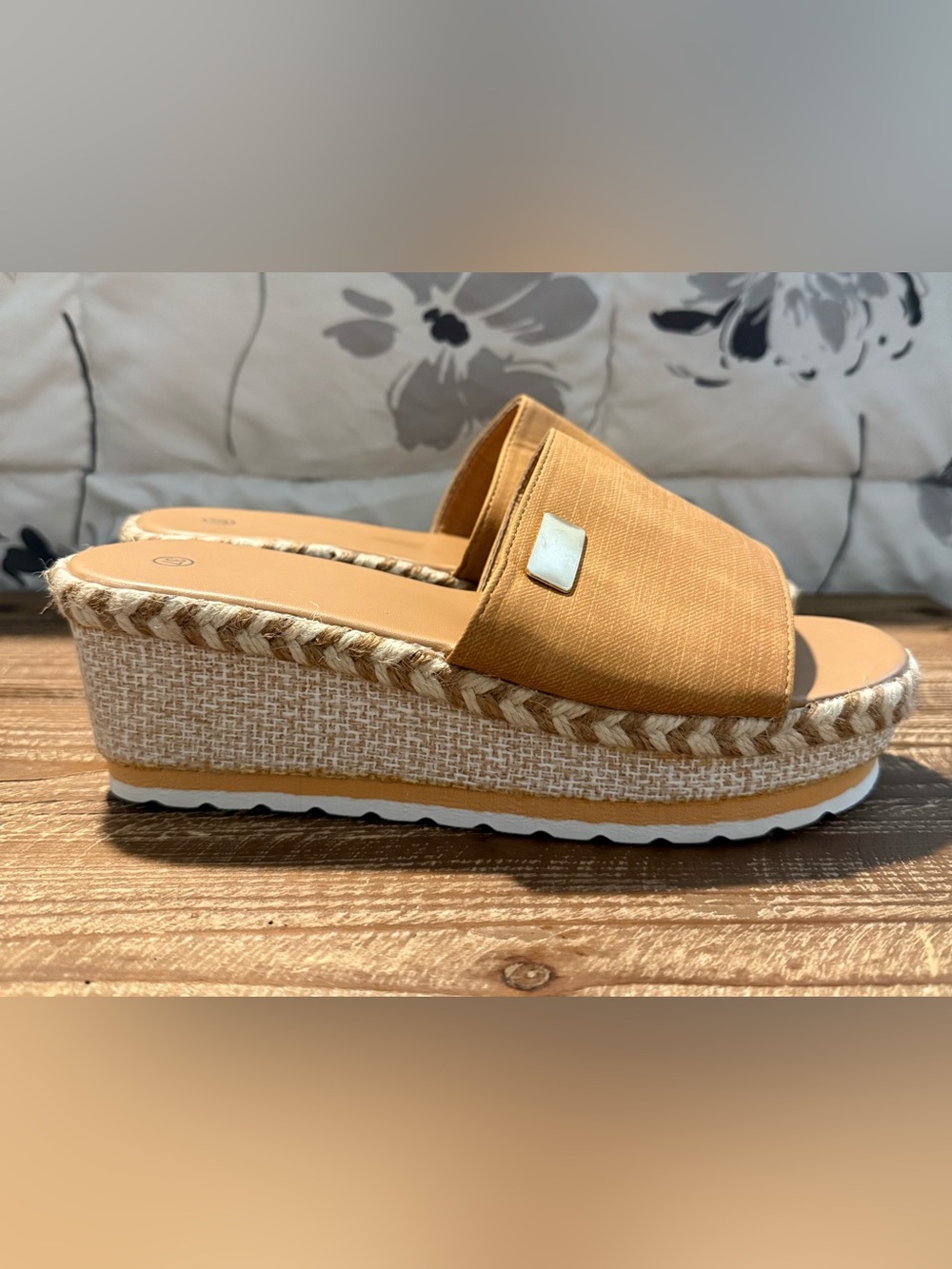 Women’s Tan Slide Sandals - Casual Summer Comfort - Picture 2 of 4